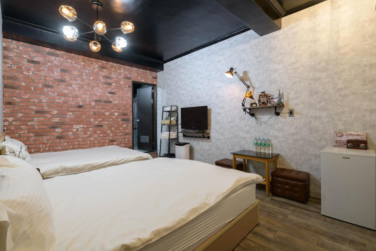 羅東夜市 小宅一生民宿 Night Market Small House Lifetime Hotel 뤄동 외부 사진