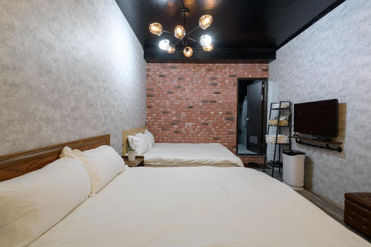 羅東夜市 小宅一生民宿 Night Market Small House Lifetime Hotel 뤄동 외부 사진